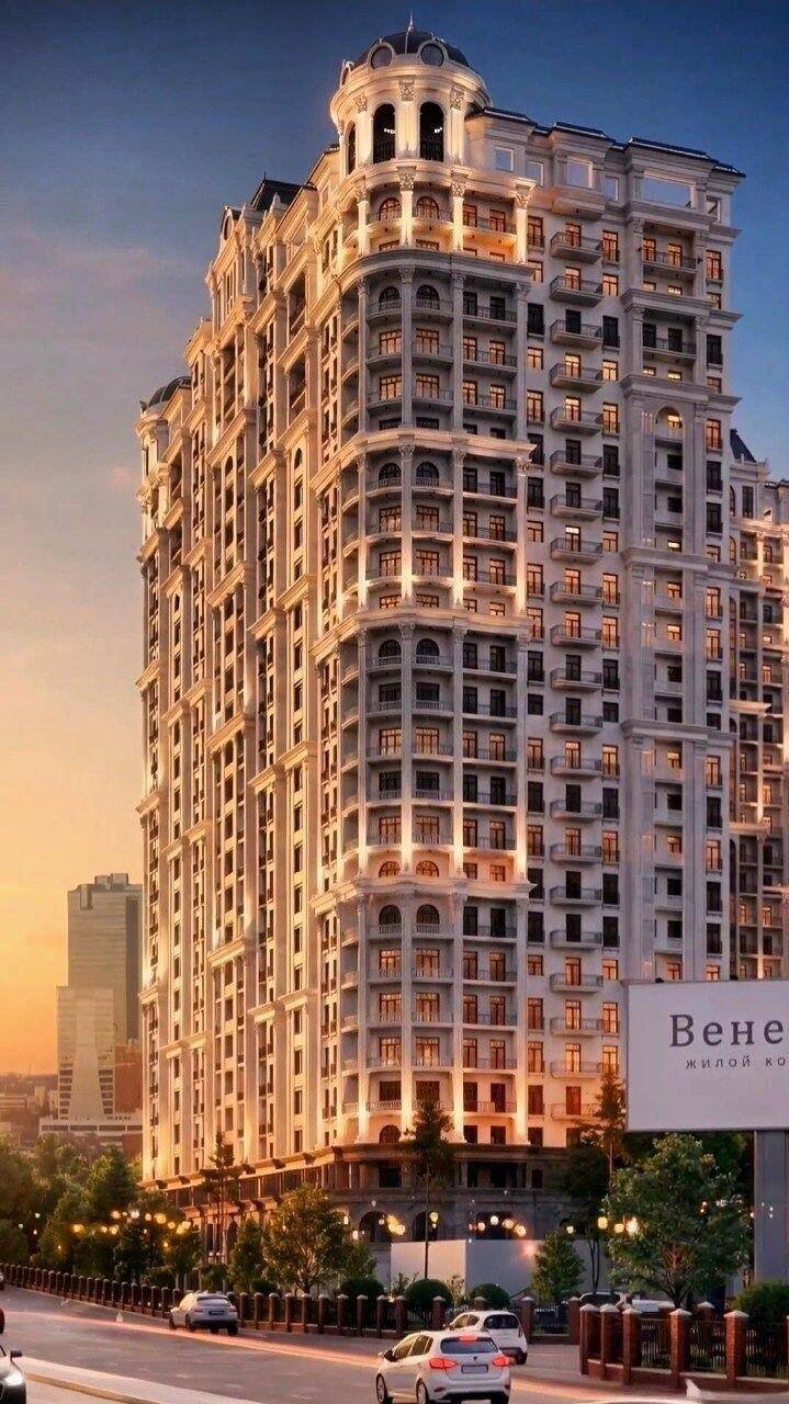 Фасад вечером